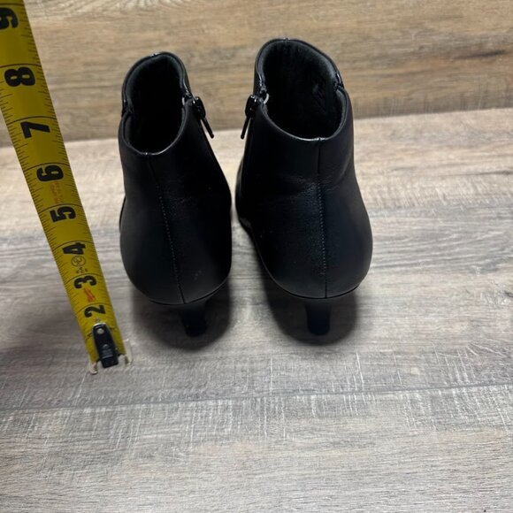Clarks Linvale Judith Black Leather Kitten Heel Ankle Boots Women's Size 9.5 - Picture 3 of 7